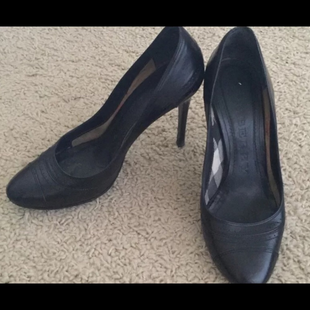 BURBERRY heels 38